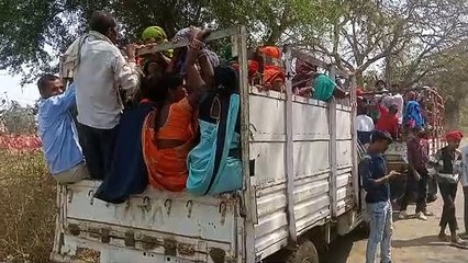 हादसे से सबक नहीं, मालवाहकों में सफर कर जिंदगी दांव पर लगा रहे