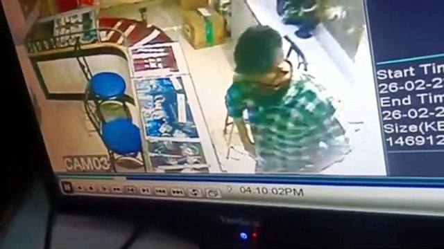 मोबाइल चुराना था, लेकिन दुकान से चुरा लिए लाखों के जेवर