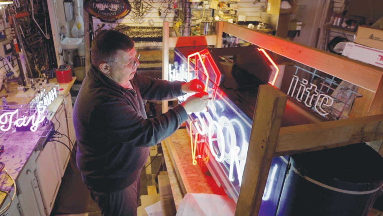 How a $30,000 neon sign from the 1940s is professionally restored