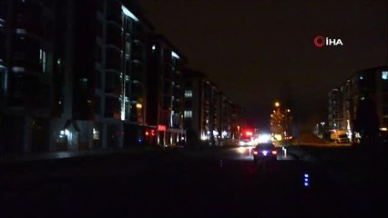 Epilepsi nöbeti geçirdi, otomobiliyle düştüğü yolda iş makinesine çarptı