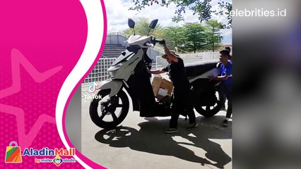 Viral Begini Penampakan Motor Matic Raksasa, Ketinggiannya Melebihi Manusia