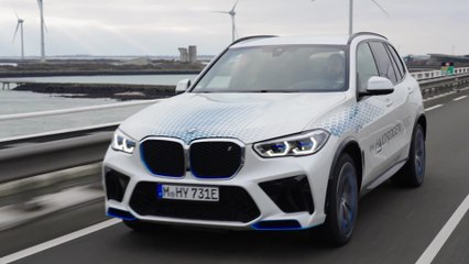 2023 BMW iX5 Hydrogen Power Driving in the city