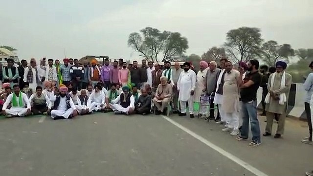 साधुवाली बॉर्डर पर किसानों ने नेशनल हाइवे किया जाम