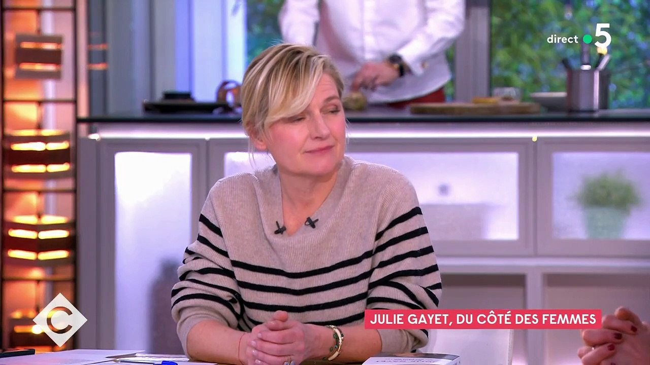 Julie Gayet était l'invitée de "C à Vous" sur France 5Extrait de "C à Vous" avec Julie Gayet