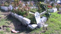 Depremler mezarlığı tahrip etti: 50 mezarın kaybolduğu iddia edildi