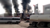 Kimyasal madde üreten fabrikada yangın