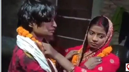 ननद बनी दूल्हा, भाभी बनी दुल्हन, घरवालों के सामने पहनाया वरमाला, देखें वीडियो