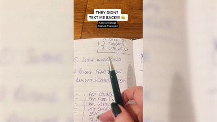 Therapist reveals what to do when someone doesn't text you back