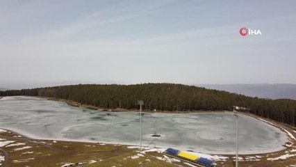 1300 rakımlı Topuk Yaylası'nda gölet dondu