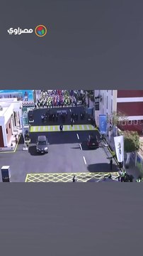 اصطفاف 1500 متطوع لاستقباله.. لحظة وصول السيسي إلى قرية المعصرة بالمنيا