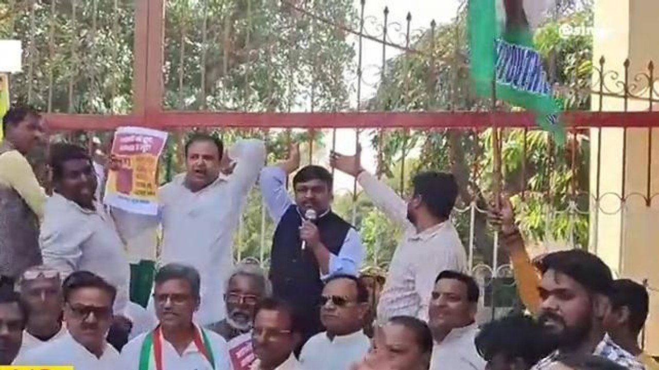 स्मर्ति ईरानी का फोटो भेजने पर "एक लाख का ईनाम" कांग्रेस नेता ने किया ऐलान