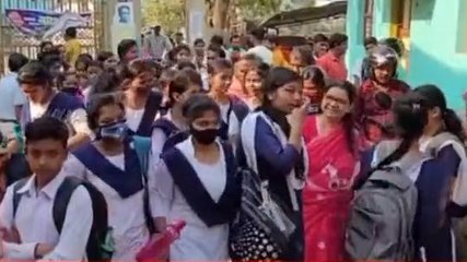 পশ্চিম মেদিনীপুর: চরম অব্যবস্থা! অঙ্কের পরীক্ষায় দেওয়া হল না গ্রাফ পেপার