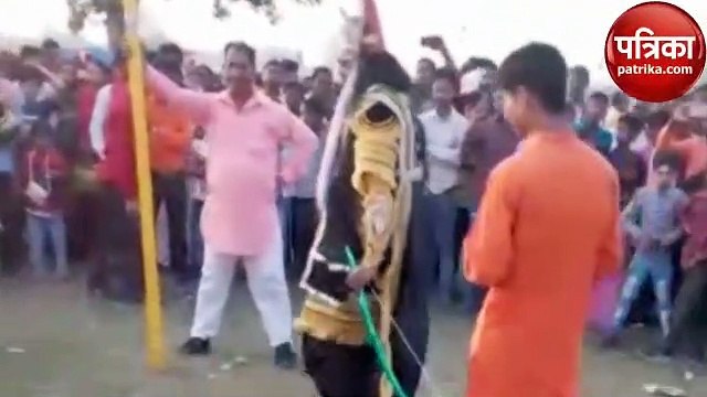 गोंडा का यह अनोखा गांव, जहां उस पार रावण दहन के बाद जलाई जाती होली, एक बार टूटी परंपरा तो गांव का हुआ ये हाल