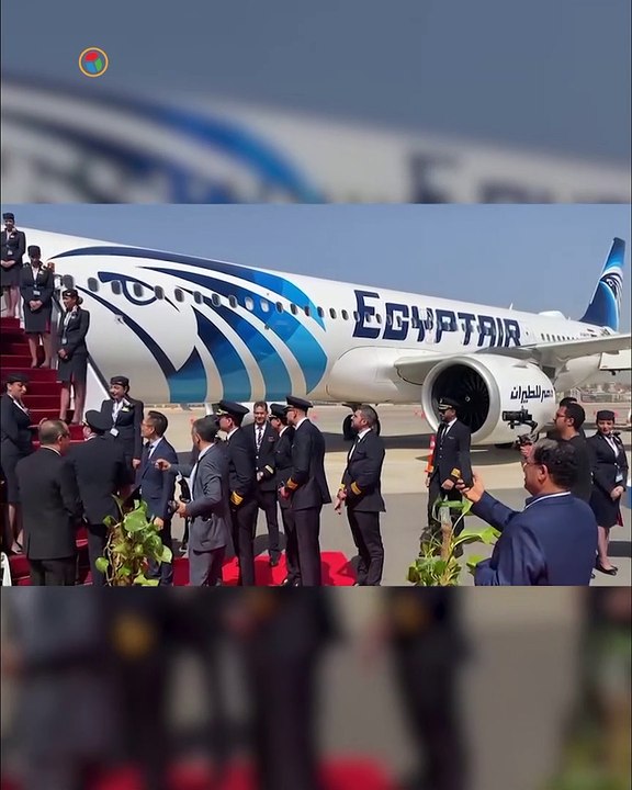 لحظة وصول أول طائرة لمصر للطيران من طراز إيرباص...