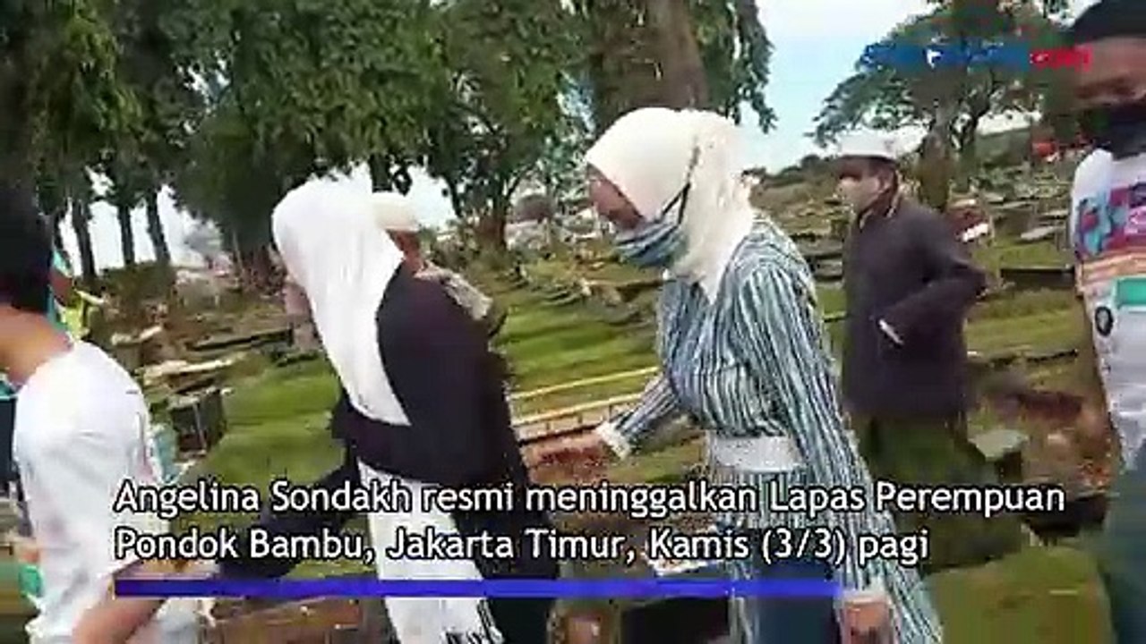 Angelina Sondakh Kunjungi Makam Suami Usai Bebas dari Penjara