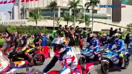 Parade Pembalap MotoGP, Warga Padati Bundaran HI Berikan Sambutan