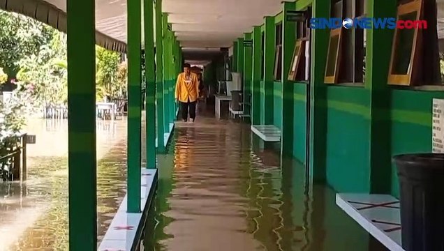 Miris, di Martapura Timur Kalimantan Selatan Ujian Sekolah di Tengah Banjir