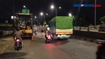 Tawuran Antar Kelompok Remaja di Tengah Lalu Lalang Flyover Pasar Rebo