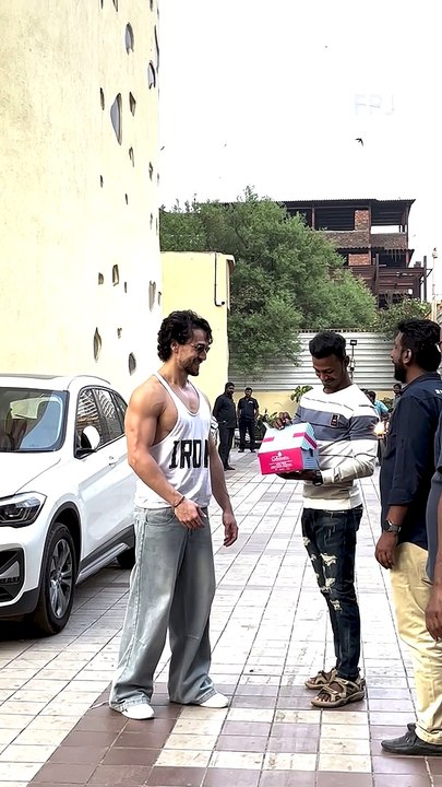 Tiger Shroff Cuts Cake, Celebrates His Birthday With Fans