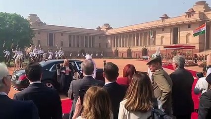 Download Video: Italia-India, onori militari per Meloni a palazzo presidenziale N. Delhi- Video