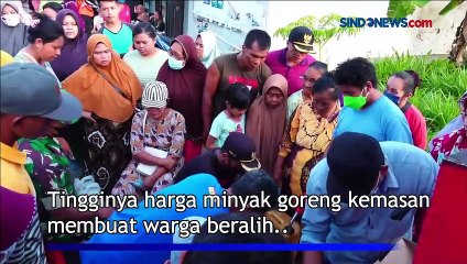 Berburu Minyak Murah, Antrean Warga Tutup Jalan di Lumajang