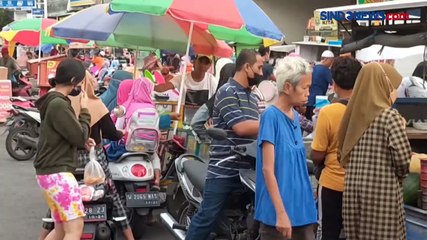 Warga Sidoarjo Berburu Menu Takjil dan Buka Puasa