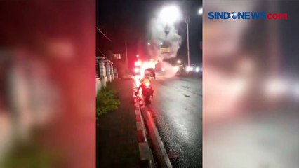 Diduga Akibat Korsleting Listrik, Minibus Terbakar di Pondok Indah