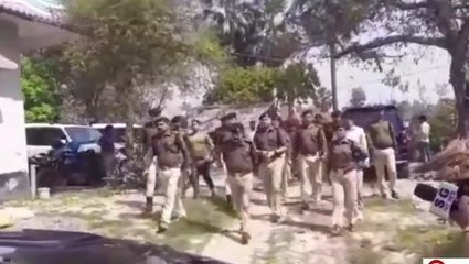 वैशाली: शहीद के पिता के गिरफ्तारी के मामले में जांच करने पहुँचे आई जी, सभी अधिकारी दिखे अलर्ट मोड में