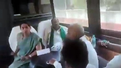 कांग्रेस के वरिष्ठ नेता का वीडियो वायरल, मुख्यमंत्री ने कहा यही वे करते रहे हैं