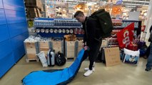 «On dort mal, on n'est pas chez Ikea !» : des salariés de Castorama occupent des magasins la nuit