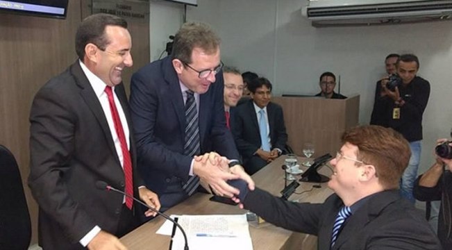 Analista político diz que prefeito de Sousa fez ‘balcão de negócios’ para atrair vereadores ‘Sonrisal’