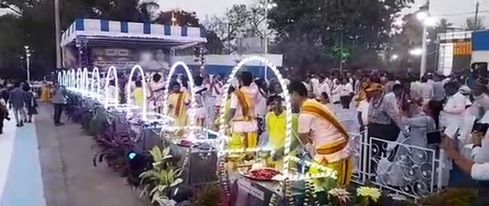 कोलकाता में भव्य गंगा आरती शुरू