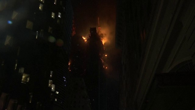 اندلاع حريق في مركز تجاري في هونغ كونغ