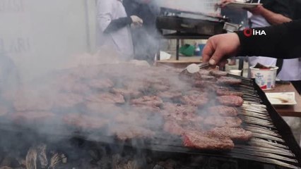 Deprem bölgesi Malatya'da 28 bin kişiye köfte ekmek dağıtıldı