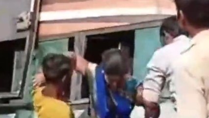 यात्रियों से खचाखच भरी बस पलटी, चीखपुकार और मौतों से दहला इलाका