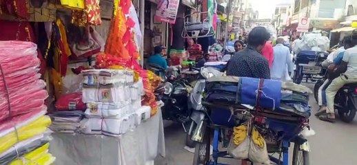 बाजार में दुकानों के आगे स्थाई अतिक्रमण पर नहीं जा रहा प्रशासन का ध्यान