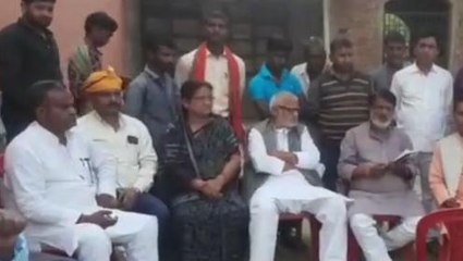 सीतामढ़ी: धरहरवा की घटना को लेकर राजनीति हुई शुरू, विधायक ने ग्रामीणों से की मुलाकात
