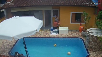 Menino de 8 anos salva bebê