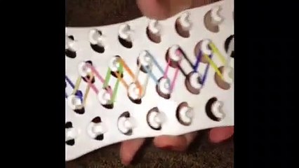 Easy Rubber Band Bracelet Tutorial- Single Chain