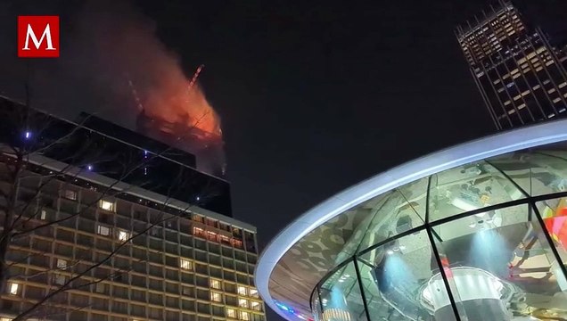 Se incendia rascacielos en Hong Kong; captan momento en video