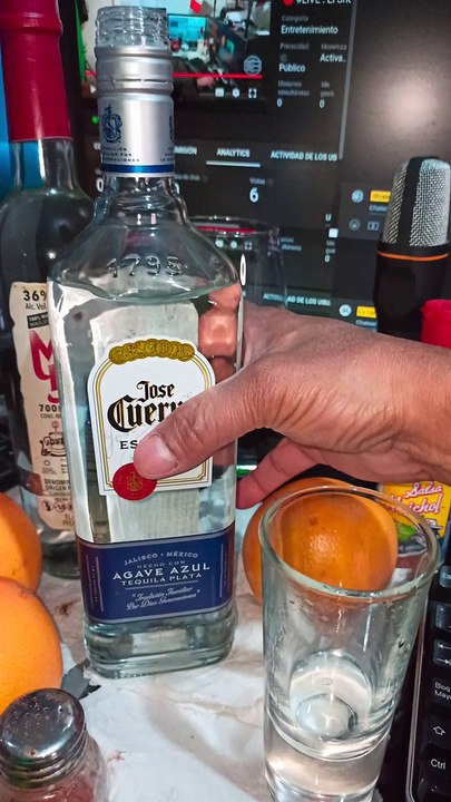 jose cuervo especial agave azul tequila plata una de las bebidas mas famosas por su calidad en mexico