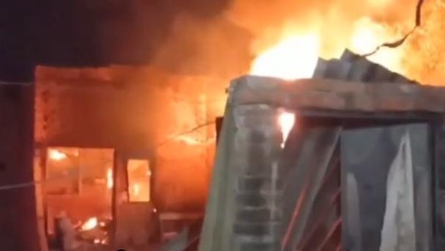 आग का तांडव: पति-पत्नी के बीच झगड़े के बाद सनकी पति ने अपने ही घर को किया आग के हवाले