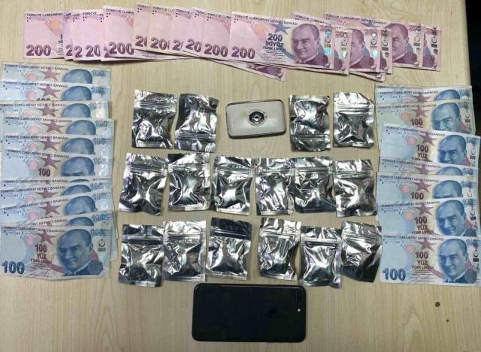 İstanbul'da akıl almaz uyuşturucu zulası: Koltuğun gizli bölmesinden uyuşturucu çıktı