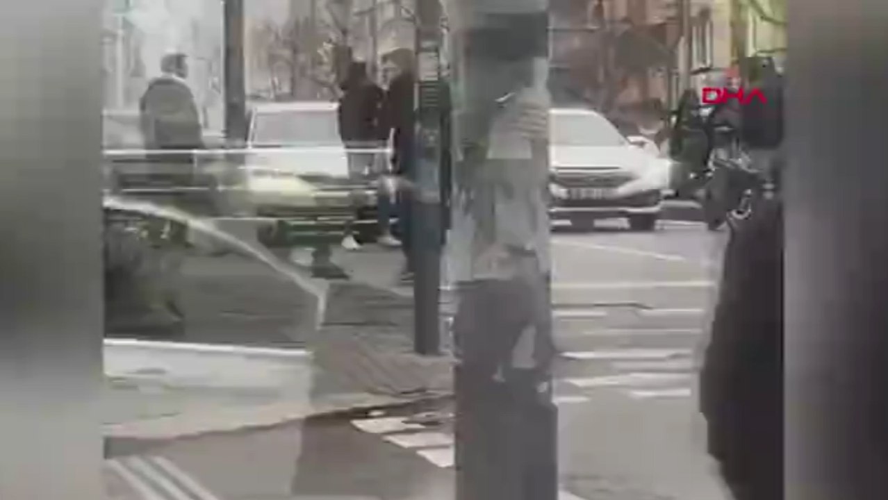 Ataşehir'de tekmeli yumruklu yol kavgası
