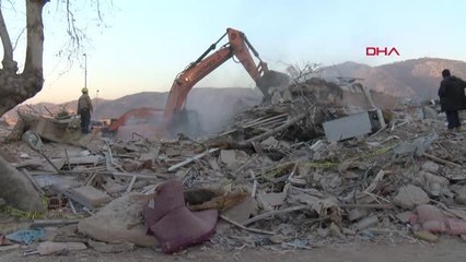 Hatay, enkaz tozu altında