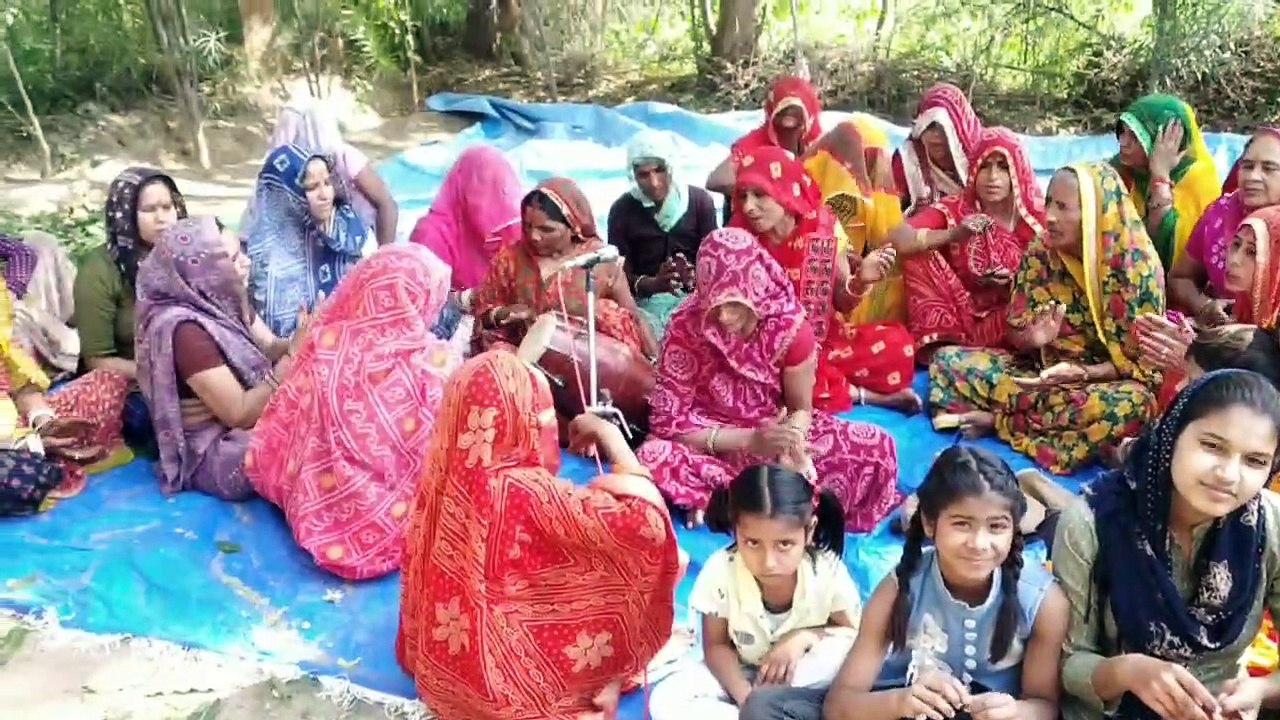 फागोत्सव में भजनों पर थिरकी महिलाएं