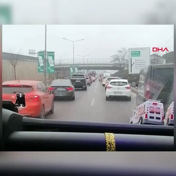 İşte yapılması gereken! Fermuar sistemiyle ambulansa böyle yol verdiler