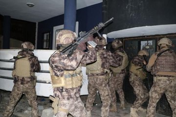 5 İLDE GÖÇMEN KAÇAKÇILARINA OPERASYON: 74 GÖZALTI