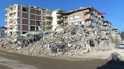 Hatay enkaz tozu altında: Göz gözü görmüyor