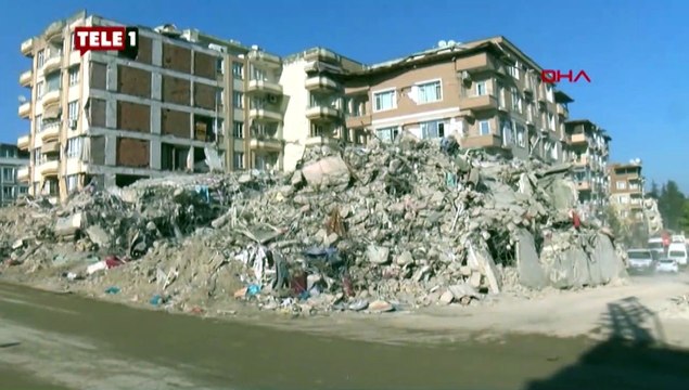 Antakya Kalesi'nden kente kuş bakışı! Enkaz tozu şehri çepeçevre sardı